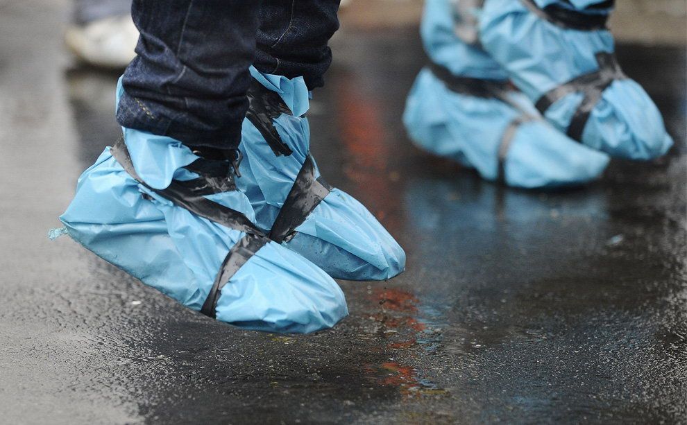 how to reuse plastic bags for Cover Muddy Shoes